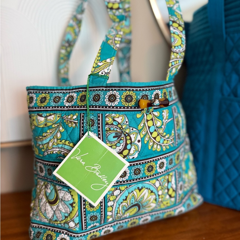 NWT Vera Bradley Small Tic Tac Tote in Peacock